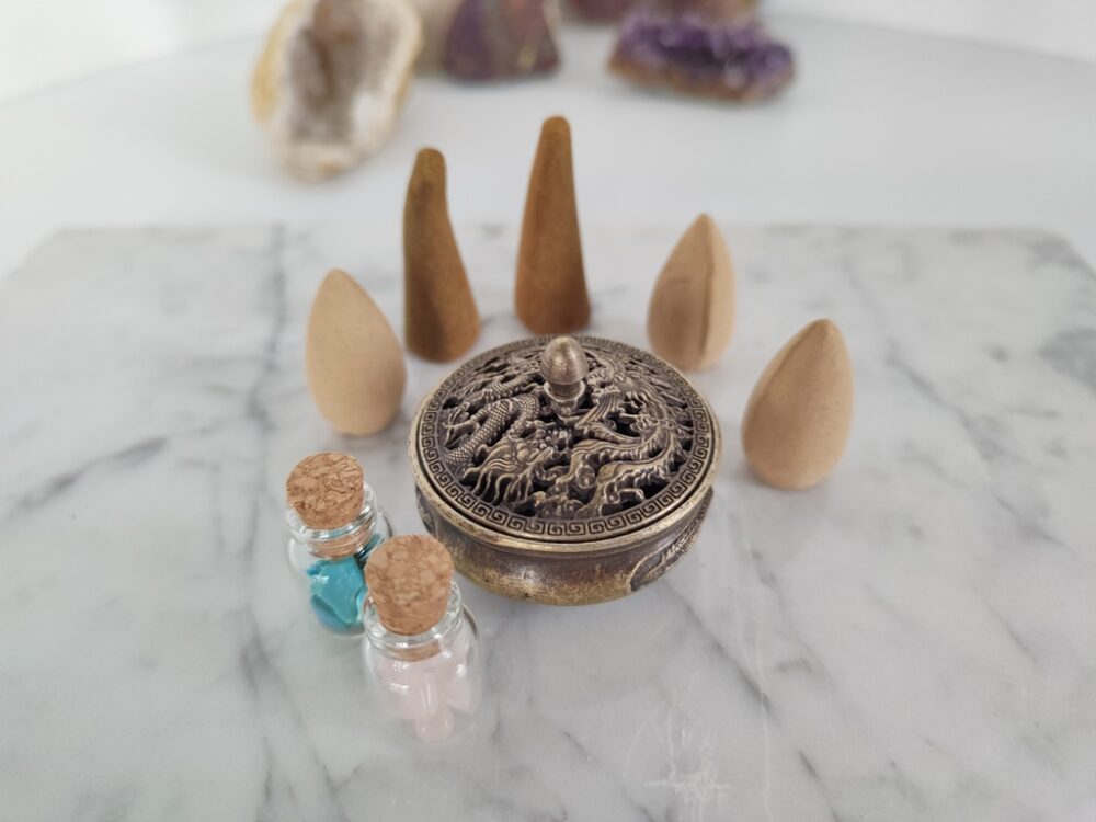 mosiężna kadzielnica z przykrywką