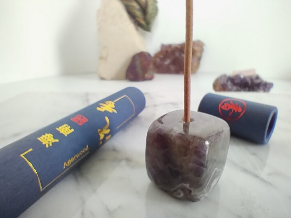 zestaw podstawka z ametysty i kadzidło